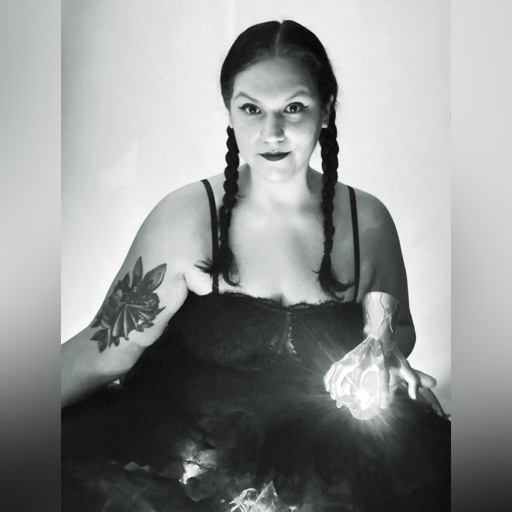 Follow me on Instagram @QueenofEvile - Picture 7 of 13